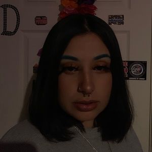 Meet your Posher, Dennise